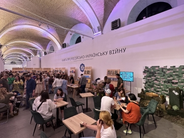 28 000 гостей і понад 40 000 проданих книжок. Forbes дізнався, скільки заробили видавництва та книгарні на «Книжковому Арсеналі», який довелось провести в урізаному форматі /Фото 2