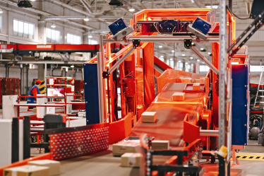 Термінал «Нової пошти» сортує до 50 000 посилок на годину. Що відбувається з посилкою у надрах найсучаснішого логістичного центру України /Фото 5