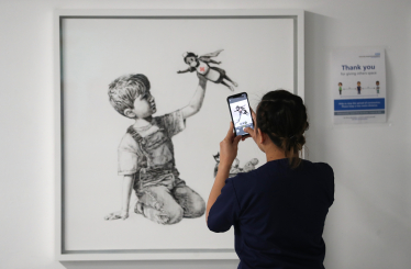 Украденный мурал Бэнкси оценили в 9 млн грн. В общей сложности художник нарисовал на Киевщине семь муралов. Сколько стоят эти работы и кому принадлежат /Фото 9