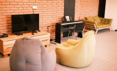 IT-компанія Intellias спробувала зміксувати простір, де народжується не тільки код, але й творчість. Що у неї вийшло /Фото 33