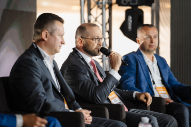 Юрій Каціон, заступник голови правління Ощадбанку, відповідальний за корпоративний бізнес; Сергій Магдич, заступник голови правління ПУМБ; Андрій Мойсєєнко, член правління «Укрексімбанк» з питань корпоративного бізнесу