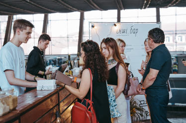 «Кий. ШЕФ. Хорив» у цифрах. Шеф Євген Клопотенко провів поп-ап – перший етап відродження Житнього ринку. Скільки і як на ньому заробили /Фото 3