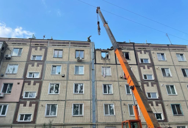 Ворог за 5 км. Росіяни випустили сотні ракет по Нікополю. Як виживає місцевий бізнес під щоденними обстрілами /Фото 4