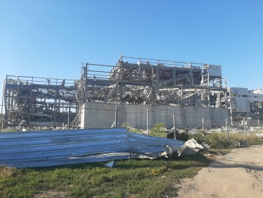 Россияне обстреляли уже разрушенный ими завод Zeus Ceramica в Славянске (фото) /Фото 2