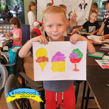 «Дитинство без війни» – благодійна програма Руслана Шостака, що евакуювала понад 2000 осіб. Як долучитися? /Фото 1