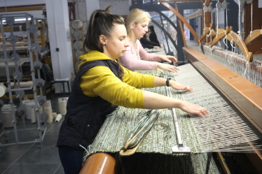 Нові місцеві ткалі Наталя Андрук і Яна Томащук. /Анна Наконечна