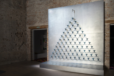 Головна частина українського павільйону на Венеційській бієнале –&amp;nbsp;«Фонтан виснаження» Павла Макова. Як команда врятувала проєкт від війни та скільки це коштувало /Фото 2