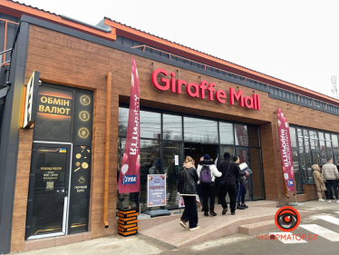 В Ірпені відкрили відновлений ТЦ «Жираф», який росіяни зруйнували у лютому 2022-го. У відбудову вклали близько $1 млн (фото) /Фото 1