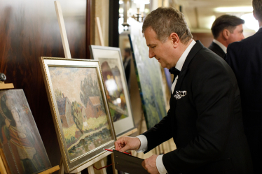 Підприємці роздали за два тижні більше 54 млн гривень. На що жертвують гроші Здесенко, Тігіпко, Буткевич та інші українські бізнесмени /Фото 12