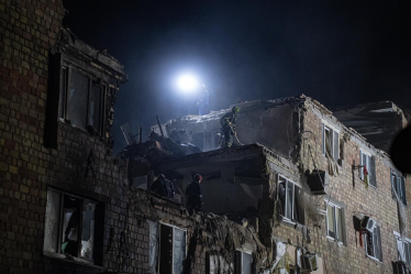 Росія вбила 23 людини в Києві. Зеленський повідомив про завершення рятувальних робіт на місці удару по пʼятиповерхівці /Фото 1