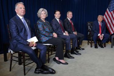 Спецпредставник США на Близькому Сході Стів Віткофф, голова апарату Білого дому Сьюзі Вайлз, держсекретар США Марко Рубіо та посол США в ООН Майкл Волц під час зустрічі президента США Дональда Трампа та Генсекретаря ООН Антоніу Гутерріша, 23 вересня 2025 року в Нью-Йорку. /Getty Images