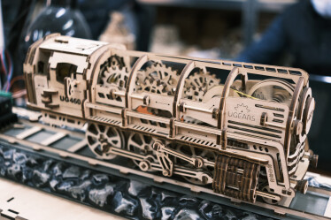 Ugears делает 100 000 3D-пазлов в месяц и продает их в 85 стран. Как выглядит производство этих необычных игрушек /Фото 3