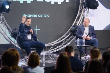 Игорь Смилянский, СЕО «Укрпочты», и Юрий Сорочинский, генеральный директор Nemiroff. /Антон Забельский для Forbes Ukraine