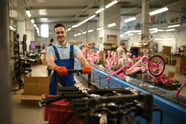 Три місяці і 1000 км. Як один із найбільших виробників велосипедів перевіз підприємство з-під обстрілів на захід України /Фото 12