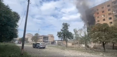 Росія обстріляла Кривий Ріг ракетами, є влучення у багатоповерховий будинок і жертви (Оновлюється) /Фото 8