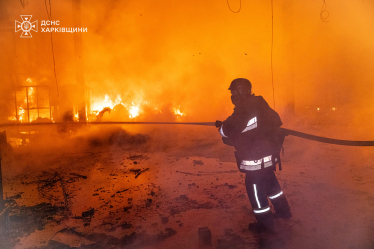 Россия дронами уничтожила часть сортировочного терминала «Новой почты» в Харьковской области (фото) /Фото 2