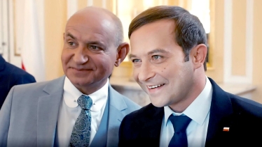 Польский Зеленский, но без «олигархов». Как адаптировали сериал «Слуга народа» для телевидения Польши. Forbes узнал детали /Фото 3