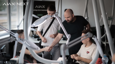 лабораторія засновника Ajax Конотопського