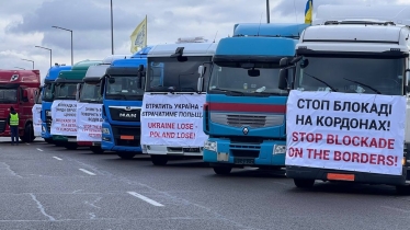 Українські перевізники почали акції протесту на трьох пунктах пропуску у відповідь на дії польських фермерів /Фото 4