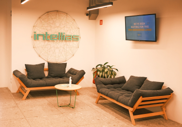 IT-компанія Intellias спробувала зміксувати простір, де народжується не тільки код, але й творчість. Що у неї вийшло /Фото 42