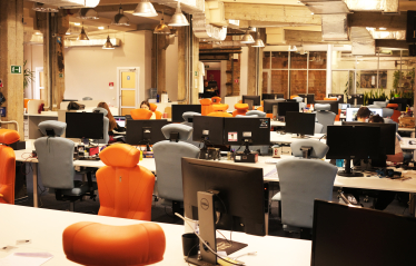 Как смешать «экстравертные» и «интровертные» отделы в одном офисе? Медиакомпания AIR Media-Tech, кажется, нашла решение. Что у нее получилось /Фото 2