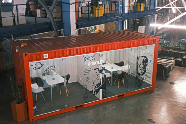 «Классные решения редко рождаются в переговорках». Как выглядит офис IT-компании EVO, где сотрудники самостоятельно могут оформлять пространство /Фото 4