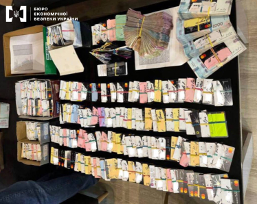 Зарплата «в конвертах», відсутність РРО і ухилення від податків. У БЕБ прокоментували обшуки в офісі !FEST /Фото 2