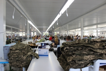 Одеть армию.Богдана Сидоренко воевала в 2014-м, а теперь шьет военную форму по заказу государства. История ветеранского бизнеса «Ника Текст Плюс» /Фото 5