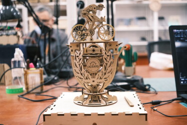 Ugears делает 100 000 3D-пазлов в месяц и продает их в 85 стран. Как выглядит производство этих необычных игрушек /Фото 2