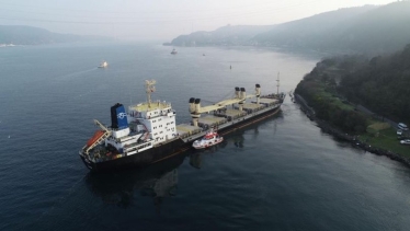 Украинское судно село на мель в проливе Босфор