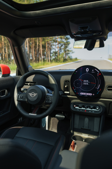 MINI John Cooper Works: коли драйв стає стилем життя /Фото 1