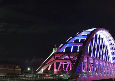 Росія показала, як виводить частину військ із Криму після навчань. Ешелон із технікою перетнув міст через Керченську протоку /Фото 1