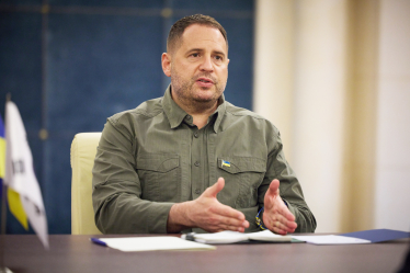 На встрече в Саудовской Аравии не все страны поддержали 10 пунктов украинского мирного плана, сообщил во время встречи с журналистами глава Офиса президента Украины Андрей Ермак. Есть пункты, которые не вызывали обсуждения и их готовы одобрить, а есть нуждающиеся в обсуждениях. Один из безоговорочных пунктов – никаких компромиссов по сохранению независимости и суверенитета Украины. /Офис президента Украины