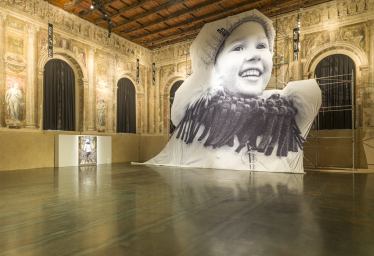 На Венеційській бієнале відкрилася виставка, присвячена українській боротьбі за свободу. Ось 9 важливих робіт із неї /Фото 10