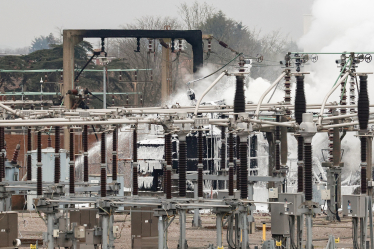 Лондонський аеропорт Гітроу закрили через пожежу на електропідстанції (фото) /Фото 3