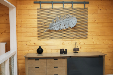 Загородный дом (почти) без дверей, с каминами и мебелью необычных форм. Как выглядит дом семьи львовских предпринимателей Лидии и Всеволода Биласов /Фото 25