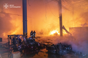 Россия дронами уничтожила часть сортировочного терминала «Новой почты» в Харьковской области (фото) /Фото 3