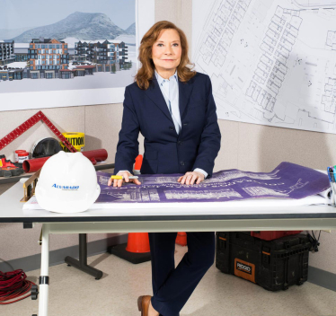 Від дитинства у глиняному будинку до будівельної імперії. Історія однієї з найбагатших жінок США /Фото 1