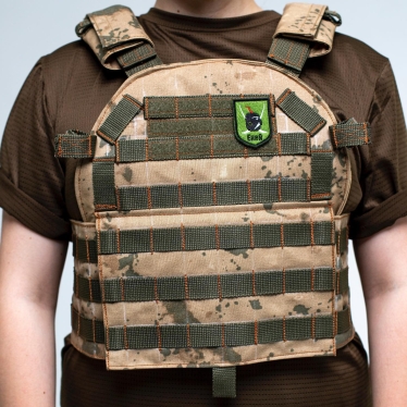 Желание что-то делать для армии подтолкнуло Веронику Кобзистую запустить бренд военной одежды «Эней.Милитари». Она собрала команду из 10 человек и вложила 200 000 грн. стартового капитала. /facebook.com/enei.military