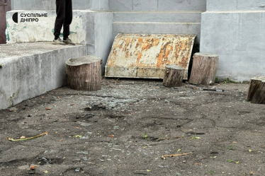 Росія дронами атакувала центр Дніпра: відео та фото наслідків /Фото 2