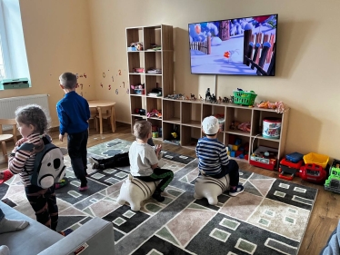 Грузинський екстопчиновник знайшов $200 000 на евакуацію дітей-сиріт із Харківщини. Як він шукає кошти на їхній розвиток та навіщо йому зустріч із Мілою Куніс /Фото 4