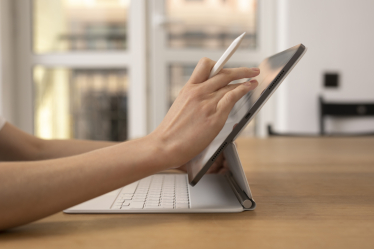 «Перш ніж братися за дизайн, компанії потрібно знайти себе». Засновники студії CREVV про візуальну ідентичність українського бізнесу /Фото 6