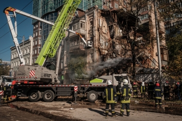 Зруйнований будинок після російських обстрілів. Київ /Getty Images