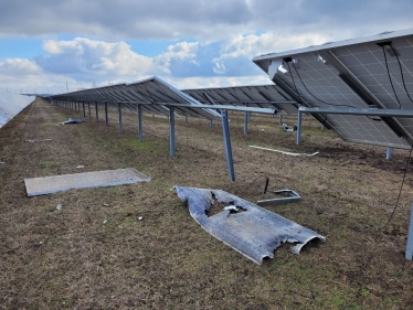 Окупанти не вивозили одну з найбільших сонячних електростанцій України. Forbes дізнався, як вона працює під окупацією /Фото 3