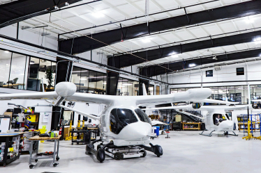 Кайл Кларк строит грузовые электросамолеты, которые взлетают и приземляются как вертолеты. Вам стоит прочесть историю его компании /Фото 1