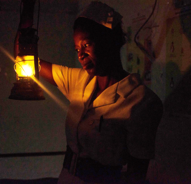 Лора Стечел придумала стартап, який рятує життя породіль у бідних країнах. Її «сонячна валіза» вже допомогла семи мільйонам матерів і новонароджених /Фото 1