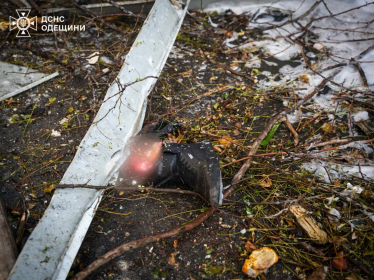 Росія вдарила балістичною ракетою по Одесі, загинули 10 людей (фото, відео) /Фото 6