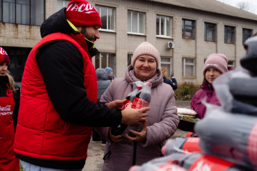 Святкова магія у дії. Як «Кока-Кола» створює радість для українців під час війни /Фото 1