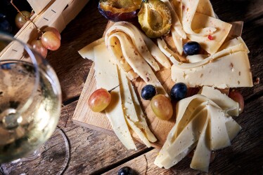 Здесь варят сыр. Как на местном патриотизме и альпийских козах создать конкурента французским и голландским брендам /Фото 11