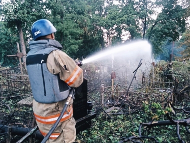 Массированная атака на Киев. В столице погибли люди, поврежден супермаркет «Ашан» (фото) /Фото 5